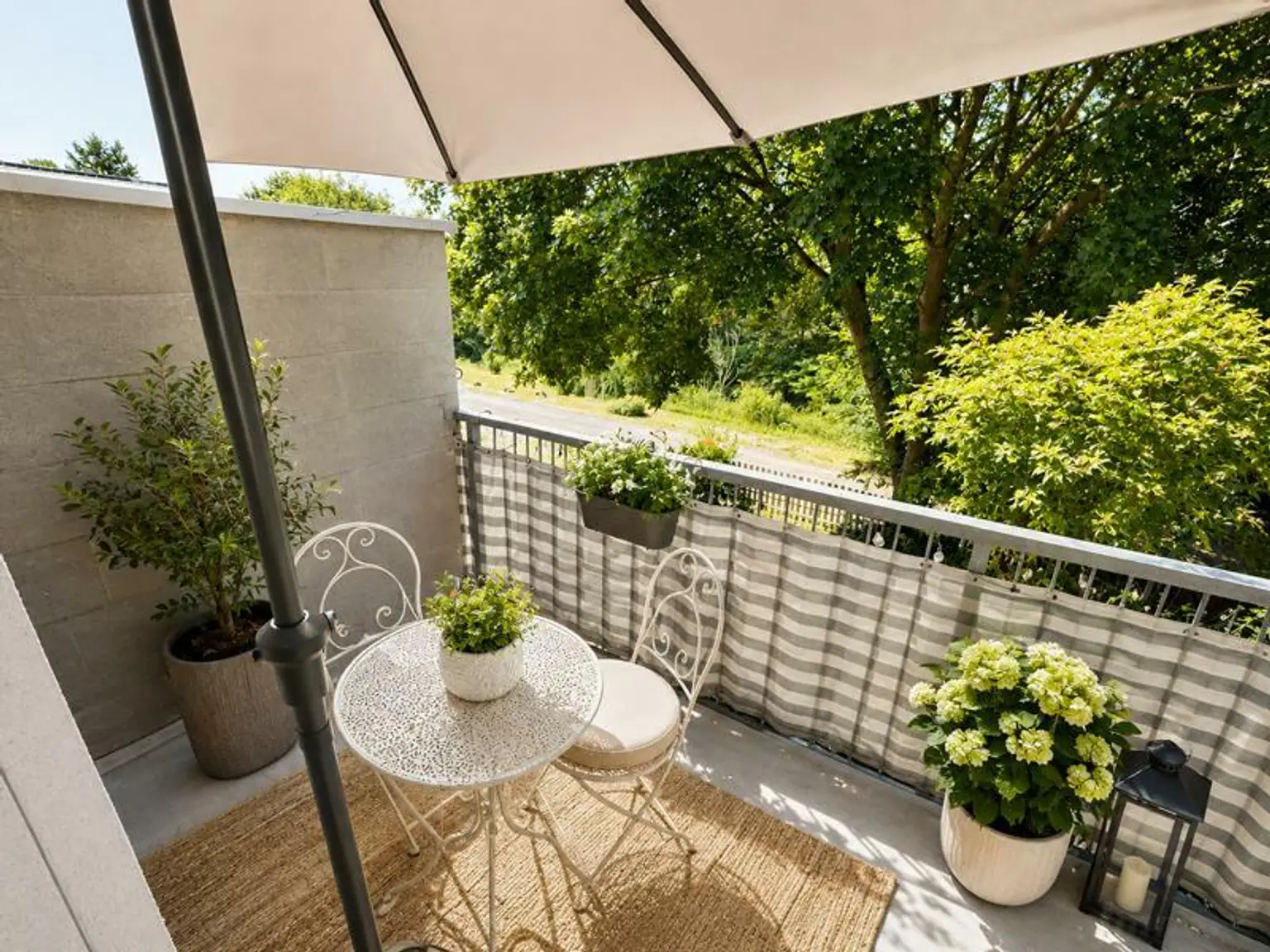 Balkon mit Grünblick