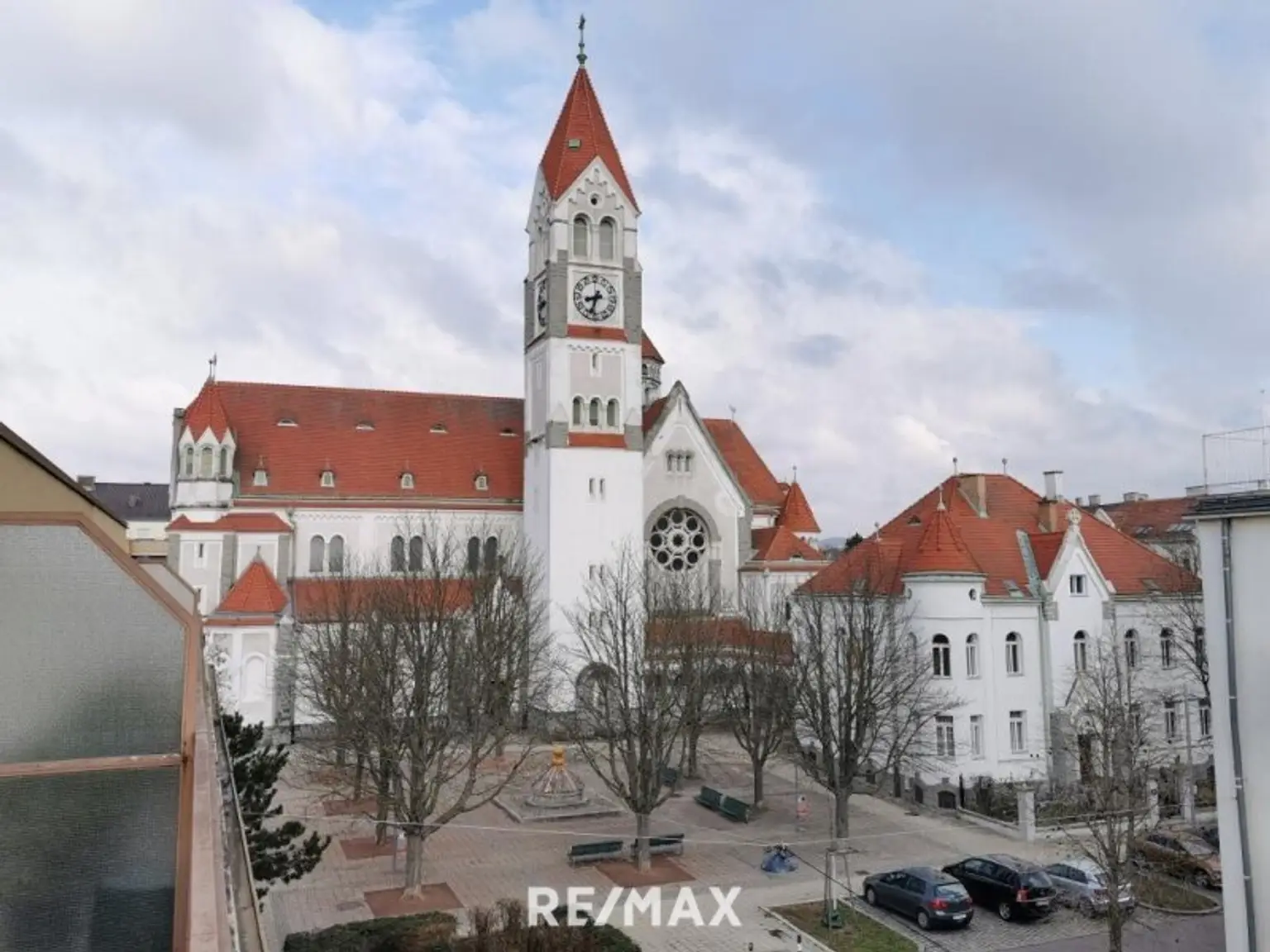 Erstbezug DG-Wohnung, 2 Terrassen, ruhig gelegen, Garage möglich.