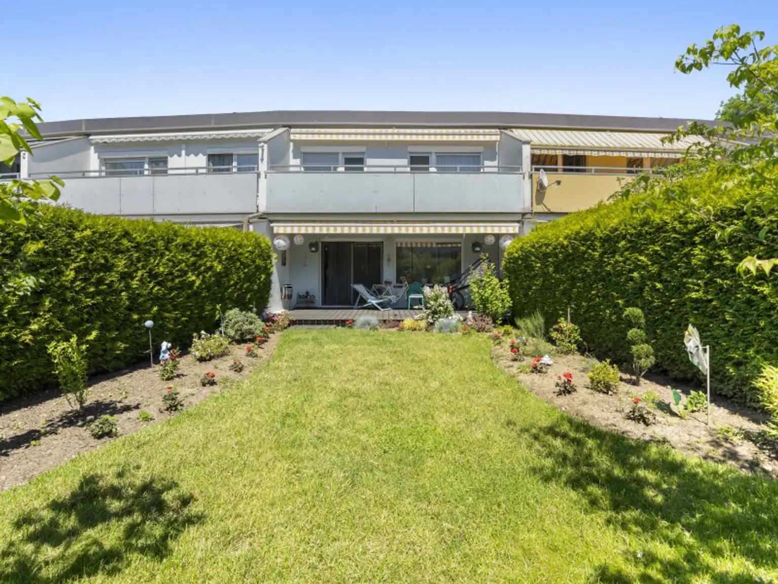 Schönes, sonniges und ruhiges Reihenhaus mit 142,00m² Nfl. und 102m² Eigengrund plus Carport und PKW-Stellplatz in Feschnig
