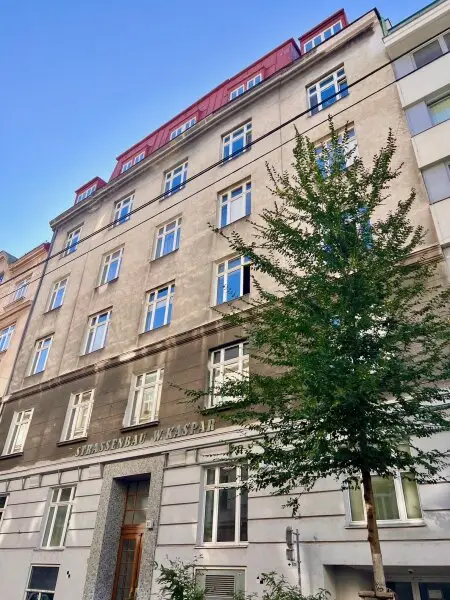 2-Zimmer-Dachgeschosswohnung mit Traumblick! 66 m2 in Top-Wohngegend, U1 Nähe!