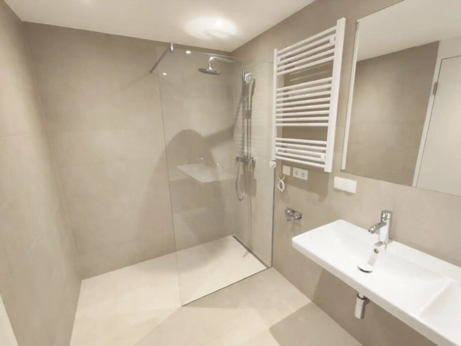 Arndtstraße! Neubau 3-Zimmer-Erstbezug mit Loggia im 3. Liftstock - Top44