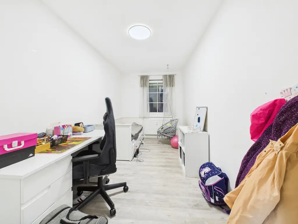 Großzügige 3-Zimmer-Wohnung mit Loggia in begehrter Welser Wohnlage – neuwertig, hell & sofort beziehbar