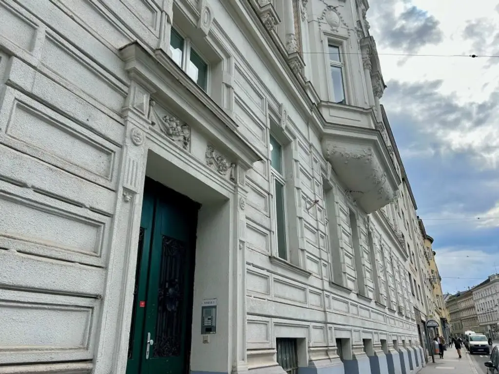 Helle, großzügige Wohnung eines stilvoll sanierten Altbauhauses – Ihr neues Zuhause in 1120 Wien!