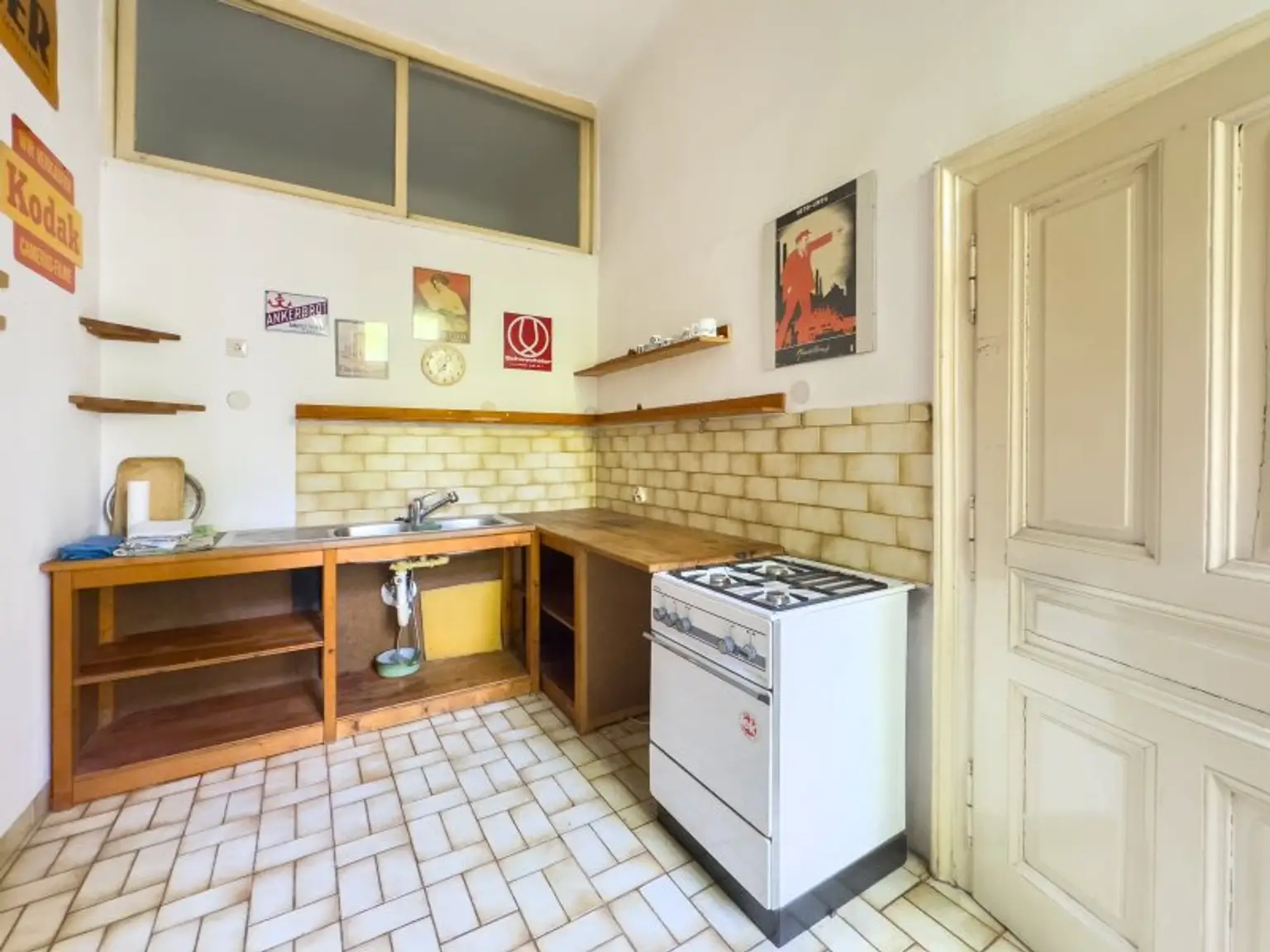 ALTBAUWOHNUNG MIT VIEL POTENTIAL BEIM AUGARTEN