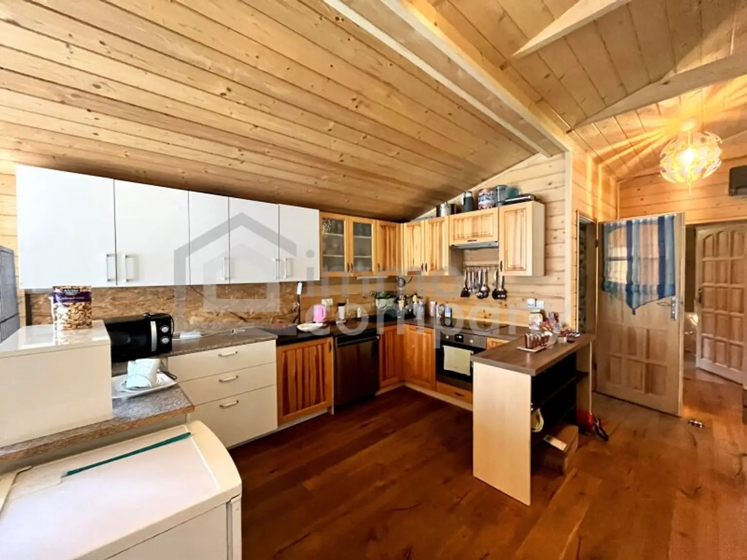 VIEL HOLZ, VIEL HERZ - Wärme, Natürlichkeit, Charakter und Potenzial im neuen Zuhause!