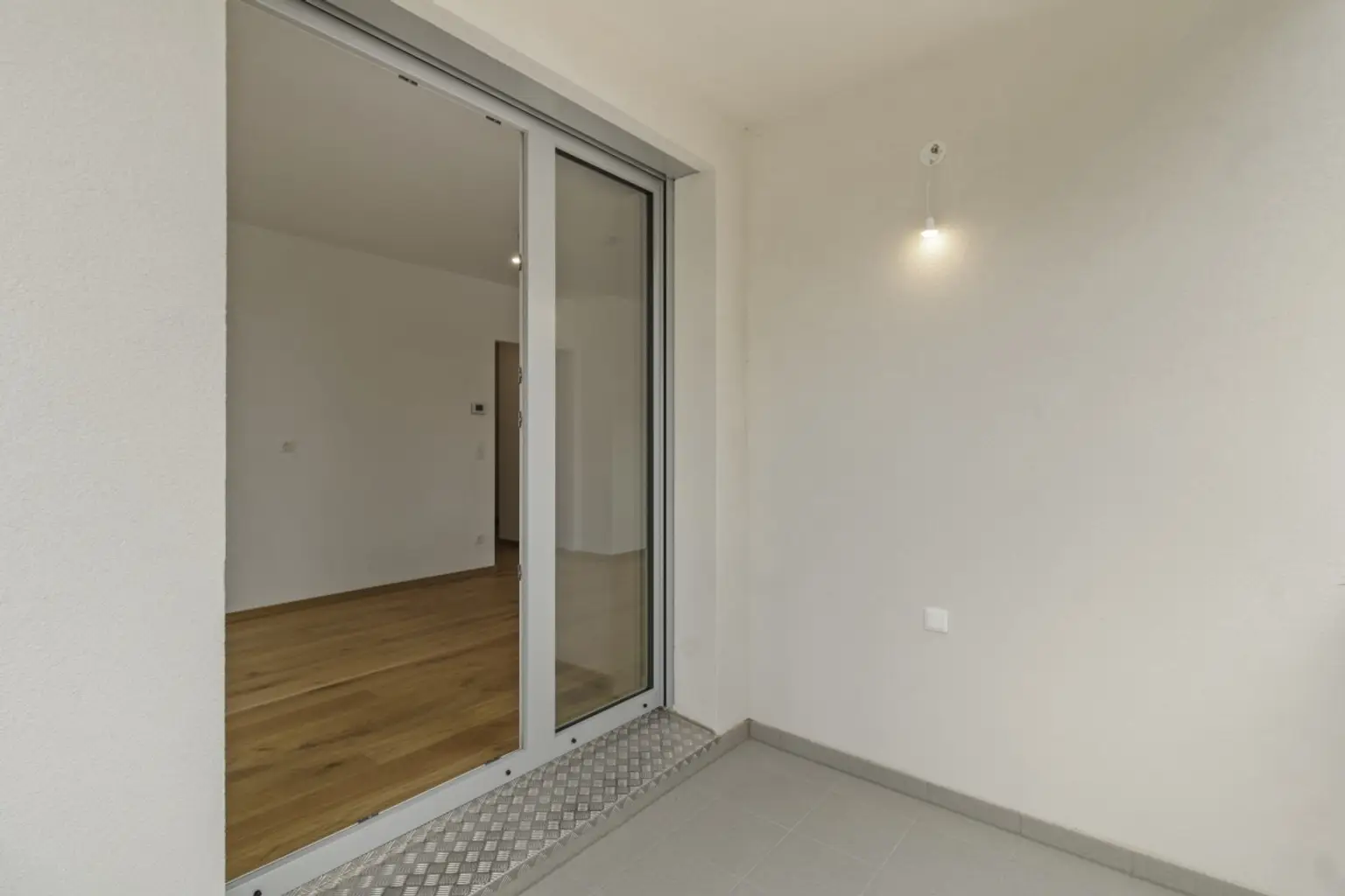 E | ++ HIGHLIGHT ++ 3 Zimmer-Wohnung mit BALKON & LICHT | Prima Service Immobilien