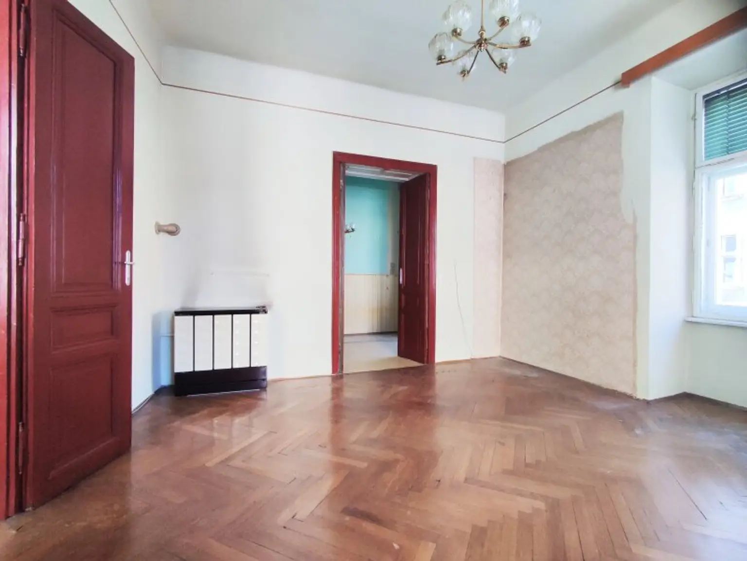 ALTBAU IN ZENTRALER LAGE - 3 zentral begehbare Zimmer durch Umbau möglich!