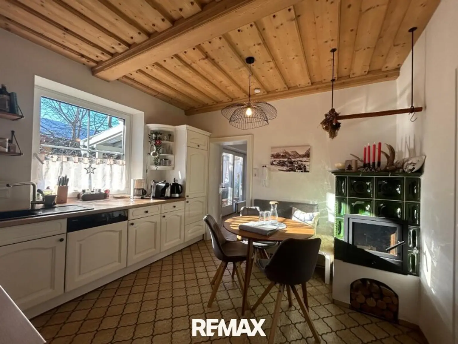 Küche mit Essbereich