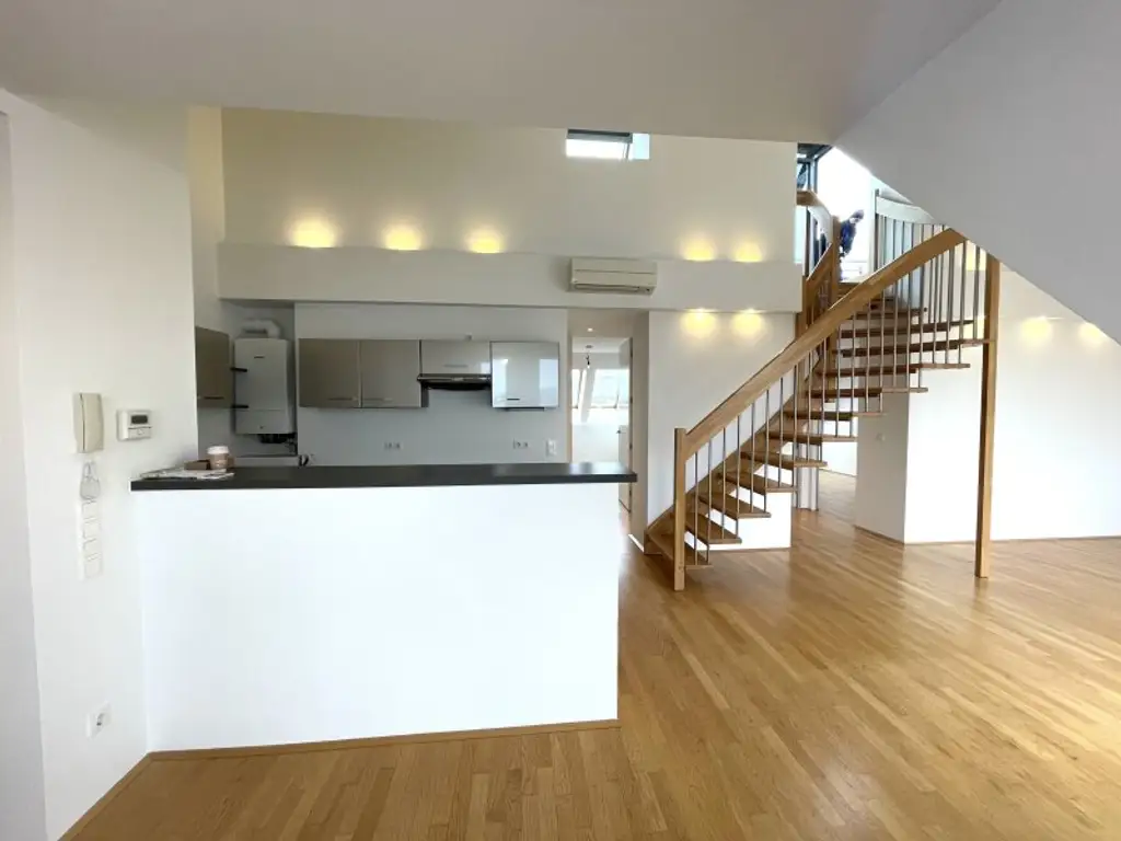 Sonnige 3,5-Zimmer Dachgeschoßwohnung mit Terrasse zu kaufen