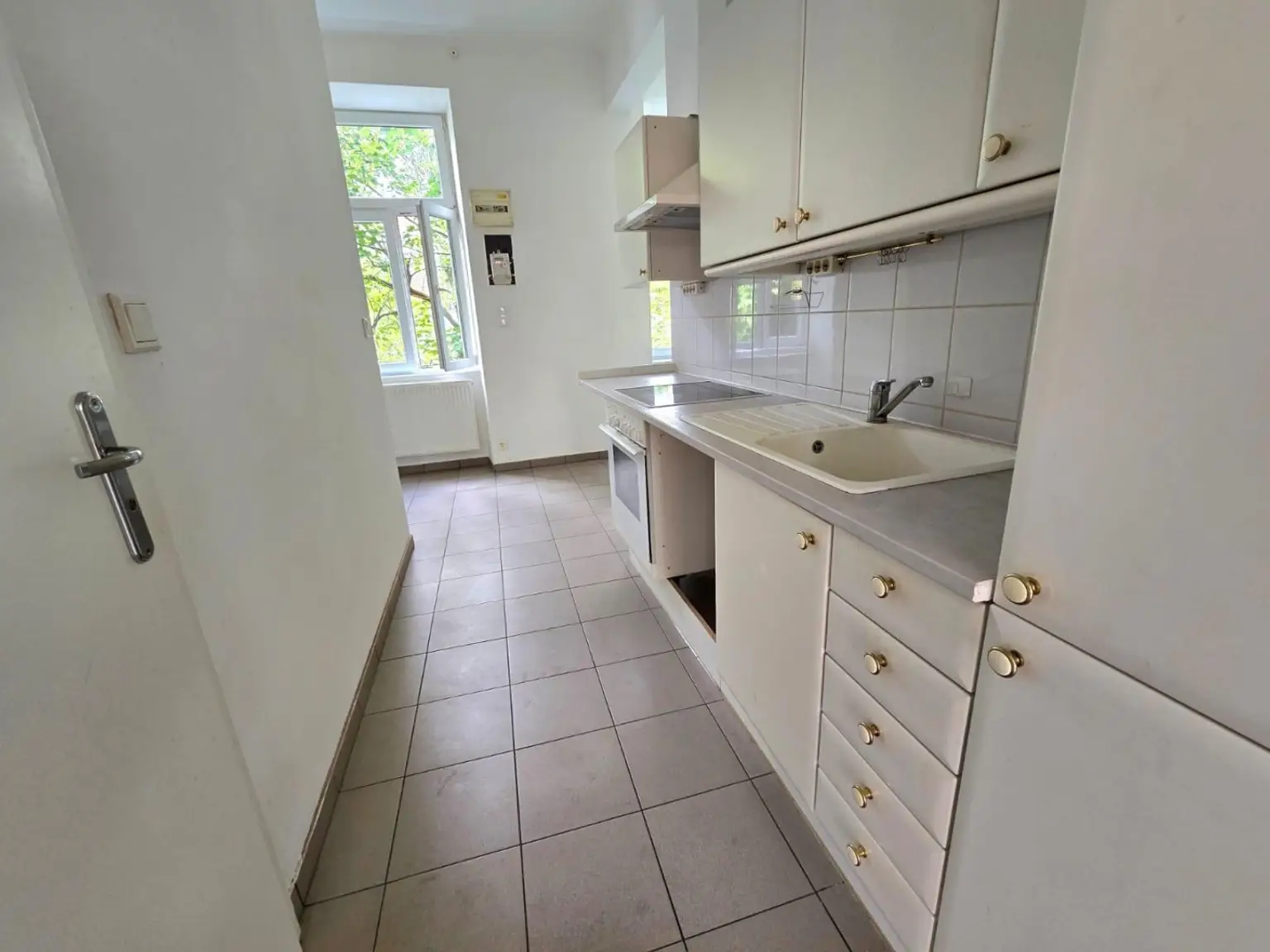 Stilvolles Wohnen in einem klassischen Altbau – nur 4 Minuten bis zur U1!