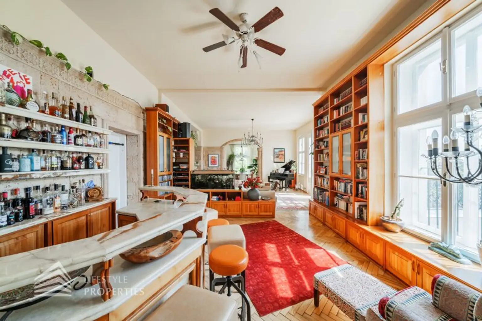 Luxuriöser 14- Zimmer Wohntraum mit Dachterrasse und Pool, Nähe Wilhelminenschloss