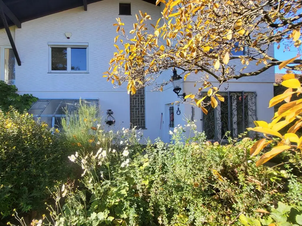 MASSIVHAUS MIT IDYLLISCHEM GARTEN IN SCHÖNER HÖHEN-AUSSICHTSLAGE