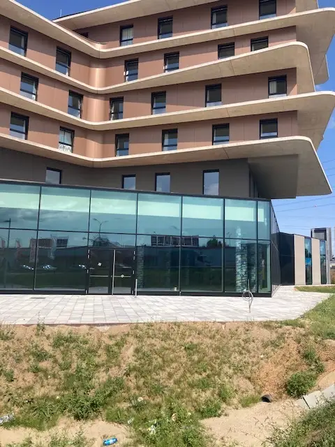GEWERBESTANDORT oder GASTRONOMIE - erstes Objekt an der Zufahrt zum Industriezentrum NÖ Süd  -  645m² TEILBAR IN: 173 m² oder 472 m²