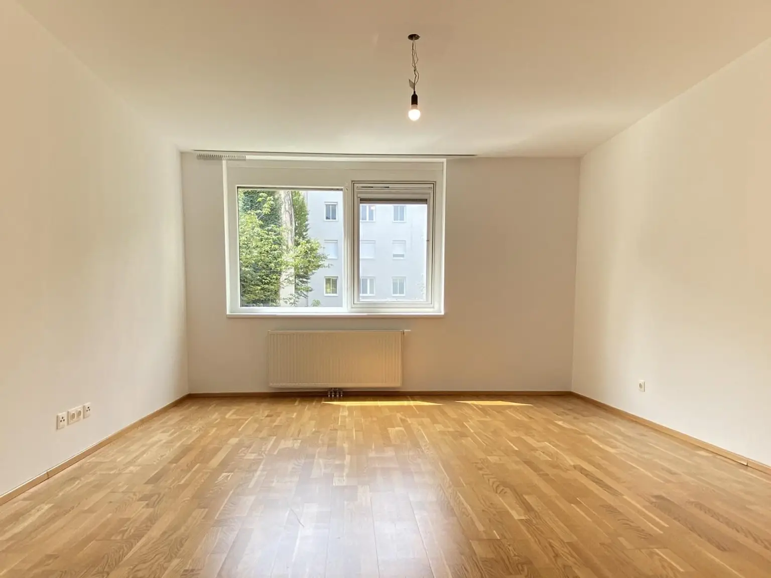 3 ZIMMER GARTENWOHNUNG | RUHE | VIEL STAURAUM | TERRASSE | 2 WC | GARAGE | EINBAUKÜCHE