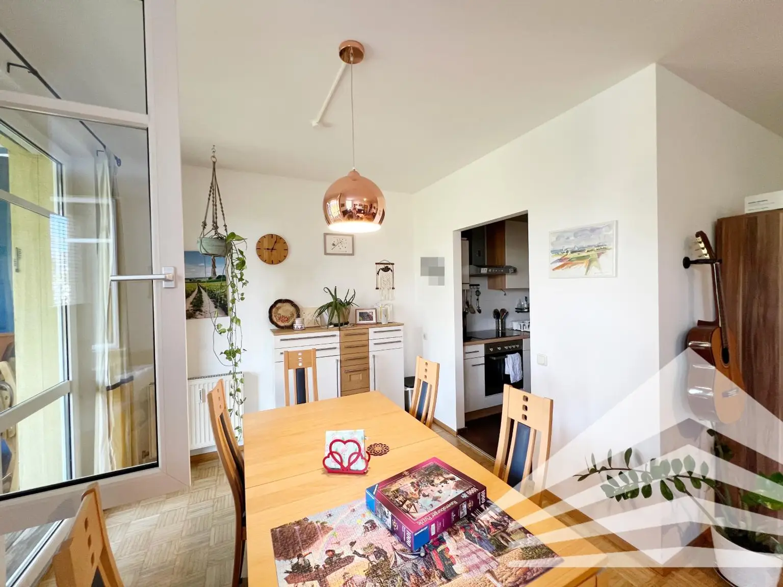 Gut aufgeteilte 3-Zimmer Wohnung mit Innenhof-Loggia und Küche!