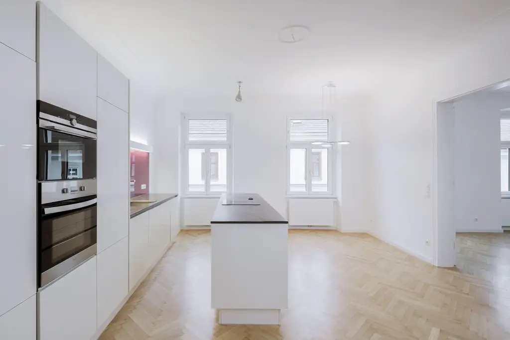 Wunderschöne Stil-Altbau Wohnung 106m² 3.Liftstock  in Toplage 1070 Wien !