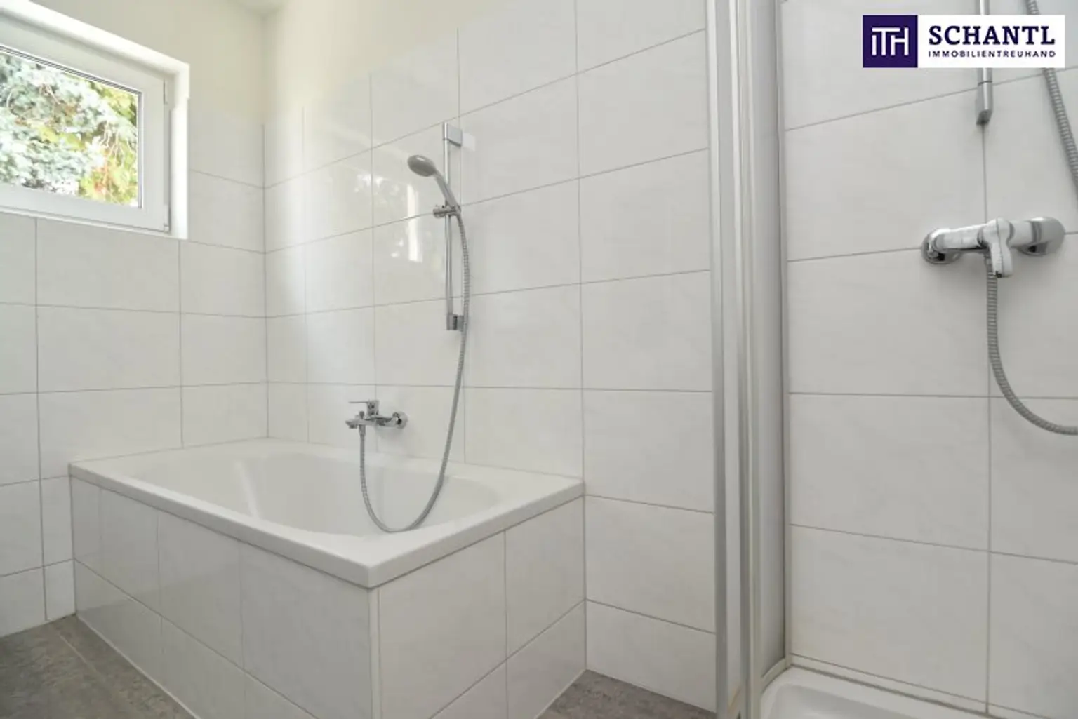 Traumhafte, lichtdurchflutete 3-Zimmer-Wohnung mit gigantischer Terrasse und Blick ins Grüne!