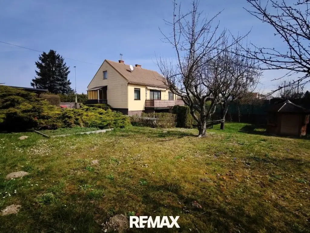 EFH mit großem Grundstück (1.164m²; teilbar) mit Garage, Carport und drei Gartenhäuschen