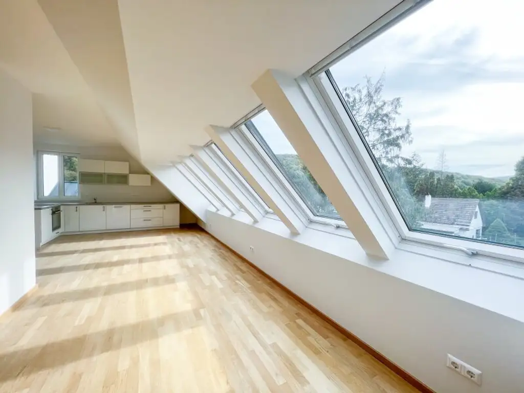 112 m2 Dachgeschosswohnung mit 11 m2 Balkon in Untermauerbach in absoluter Grünruhelage!