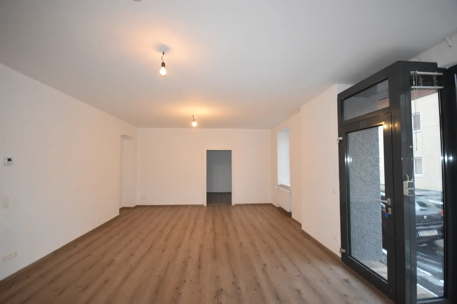 "ITZLING - Modernisierte GESCHÄFTSFLÄCHE oder BÜRO in Jahrhundertwendehaus"