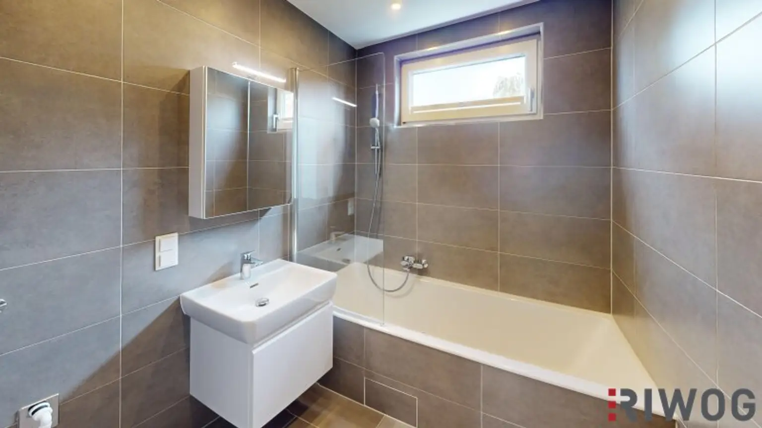 ERSTBEZUG nach Sanierung I 4 Zimmer Wohnung mit Loggia I Tischler Küche mit Siemens Geräte inklusive I Ruhelage I Naturpark Föhrenberge I 360° Rundgang