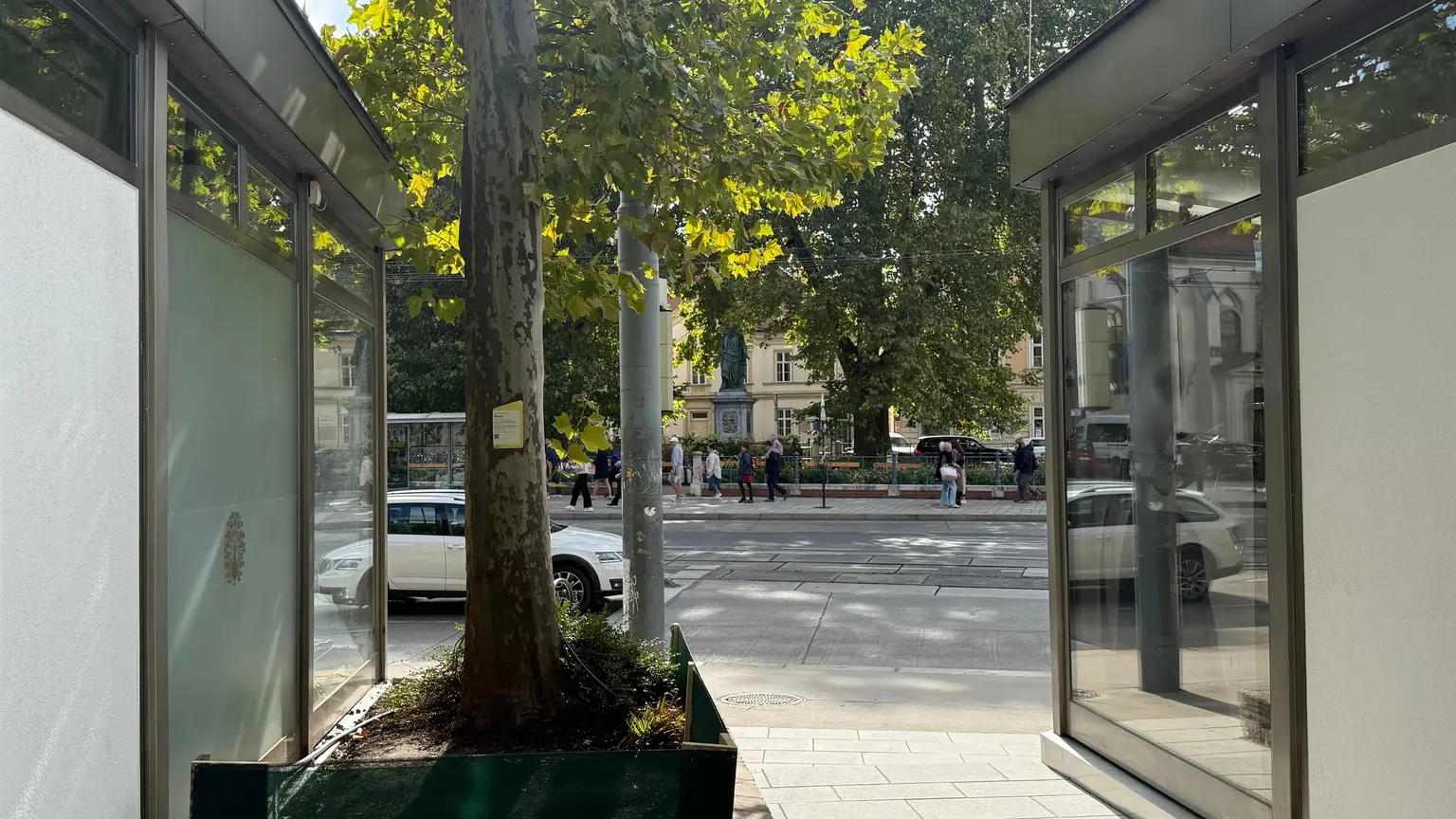 Höchste Sichtbarkeit direkt bei Schönbrunn | Ablösefreie Geschäftsfläche