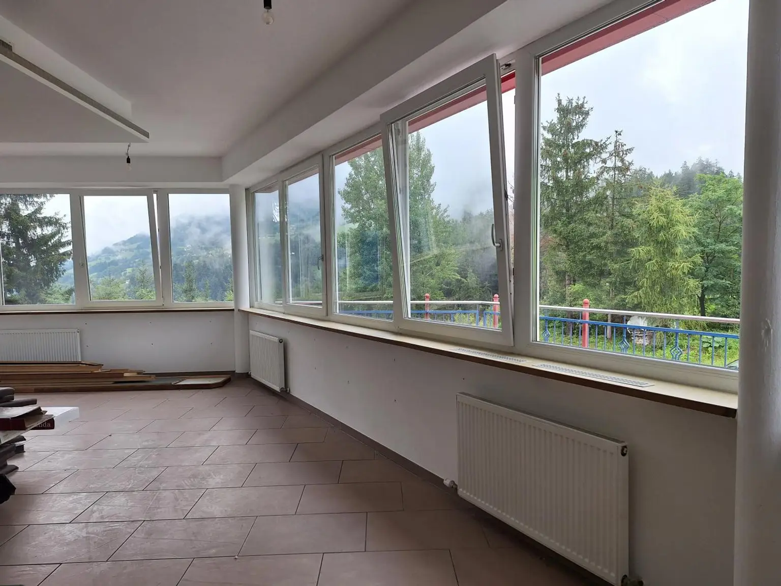 Büro oder Geschäftsfläche mit Lagermöglichkeit und Parkplätze