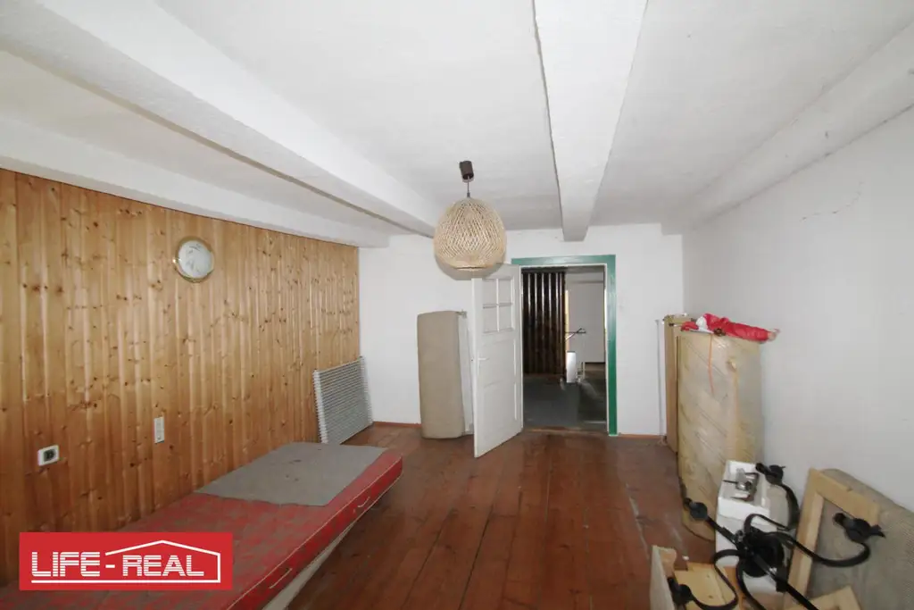 stark sanierungsbedürftiges Markthaus in Niederwaldkirchen