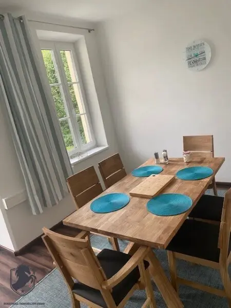 Außergewöhnliche Villa mit drei Wohneinheiten, Gewerbeeinheit & teilbarem Grundstück