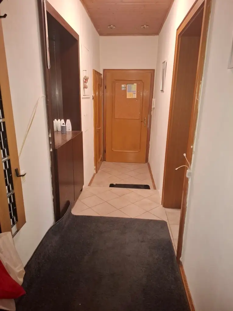 Möblierte 2-Zimmer-Wohnung im Erdgeschoß eines Wohnhauses im Zentrum von Bruck/Mur zu mieten !