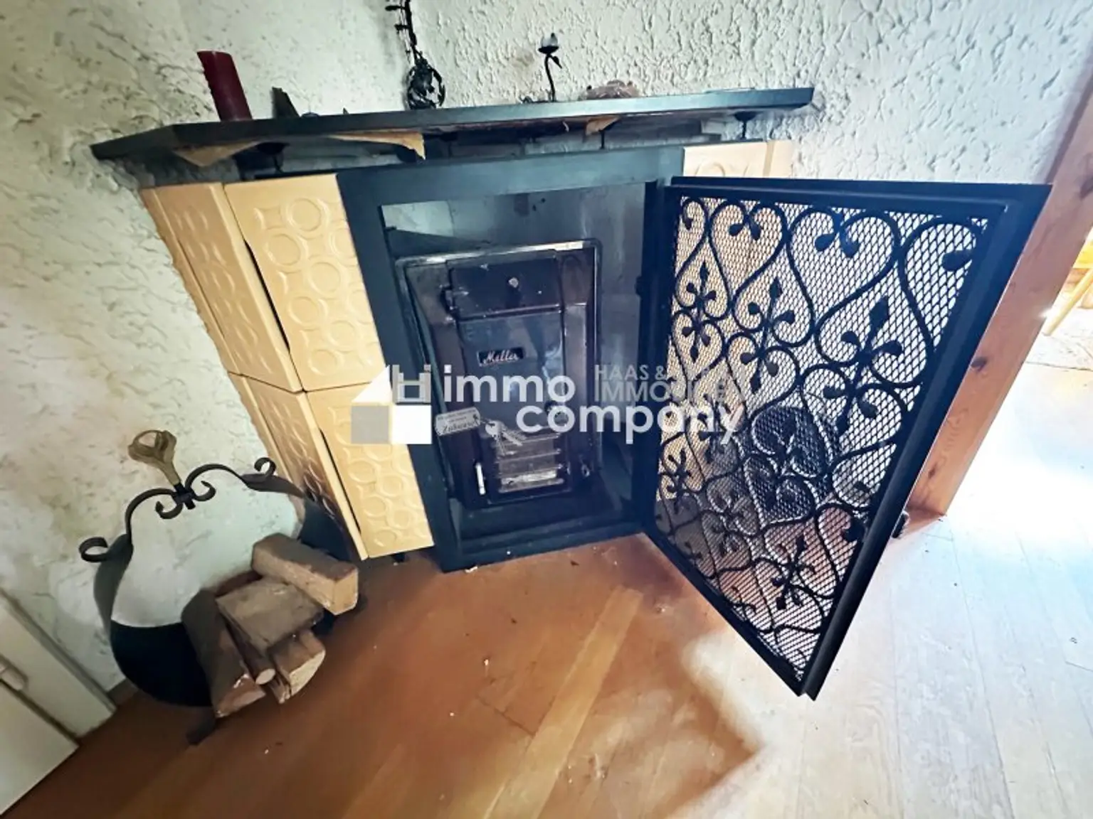 Renovierungsbedürftiges Landhaus mit Pool , Grundfläche 1.594 m² Renovierung und Schönheitsreparaturen sind erforderlich, dennoch sofort beziehbar!