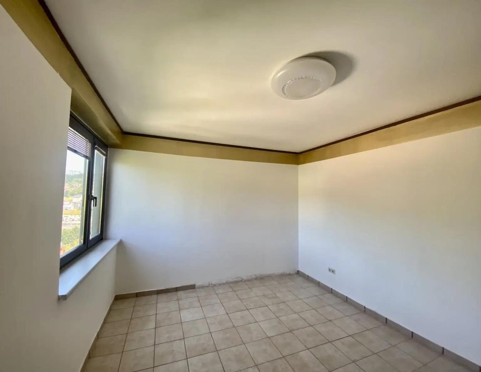 Mürzzuschlag: Willkommen in Ihrem neuen Zuhause mit Ausblick ins Grüne! Gut aufgeteilte 3 Zimmer Wohnung mit Loggia und Garage!