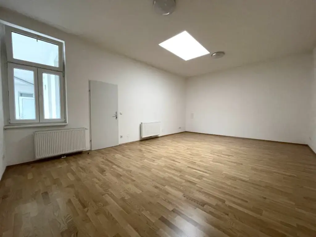 Große 1-Zimmer-Wohnung mit 58 m2, 1. Stock mit Lift! Zentrale Lage!