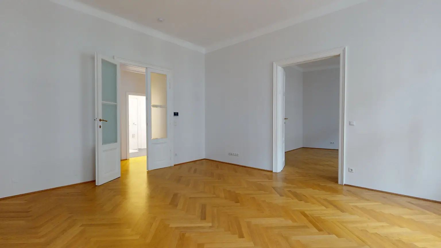 Robert Stolz Park: Repräsentative Altbauwohnung mit klassischen Stilelementen und guter Verkehrsanbindung
