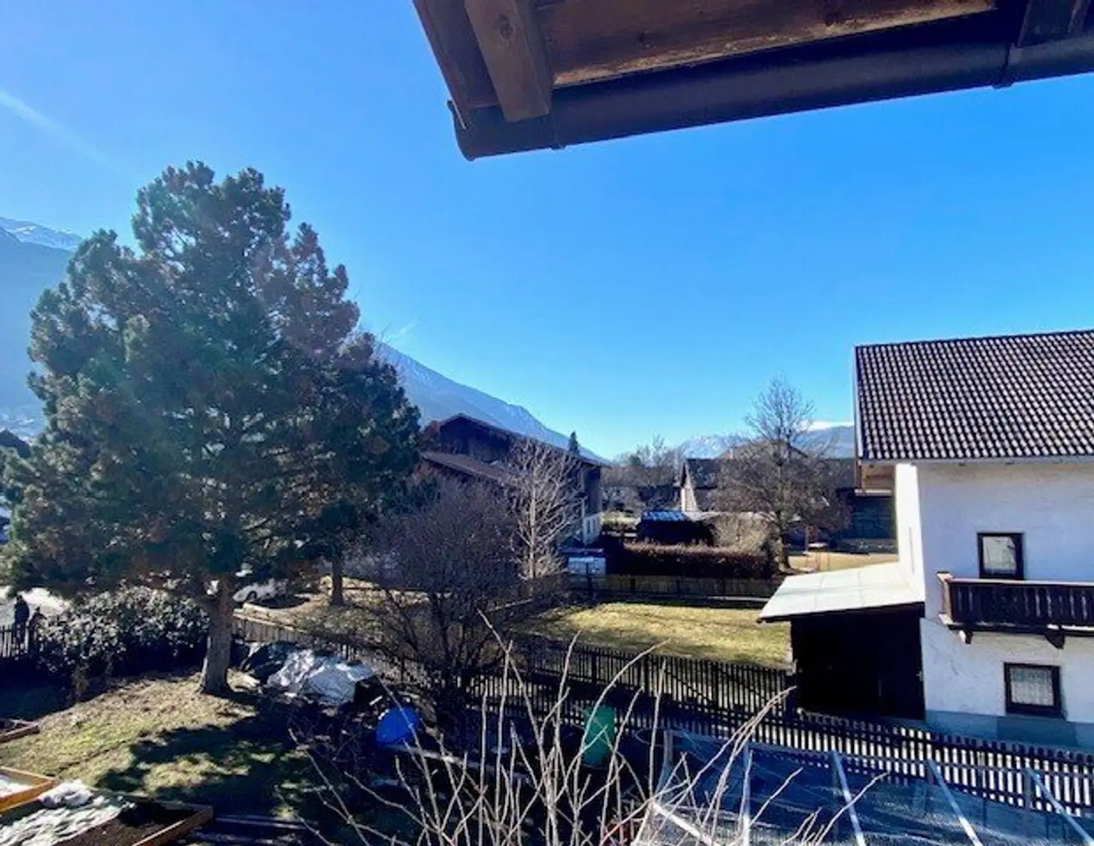 Herrlich, sonniges Baugrundstück (mit Altbestand) in absoluter Ruhelage in Oberhofen