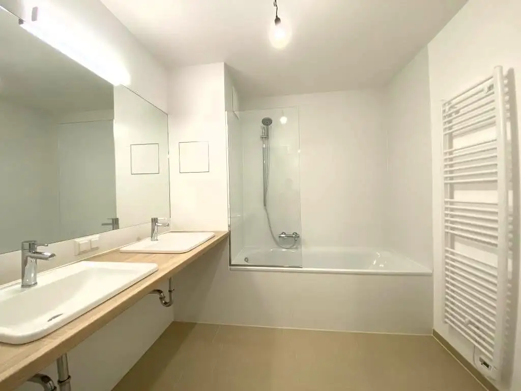 Koloniestraße: Hochwertige Neubauwohnung mit MEGA-13m²-BALKON!!!
