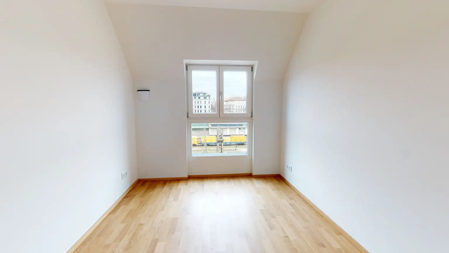 Zwölfergasse: Ein Stückchen Individualität - Lichtdurchflutete Loggia-Maisonettwohnung