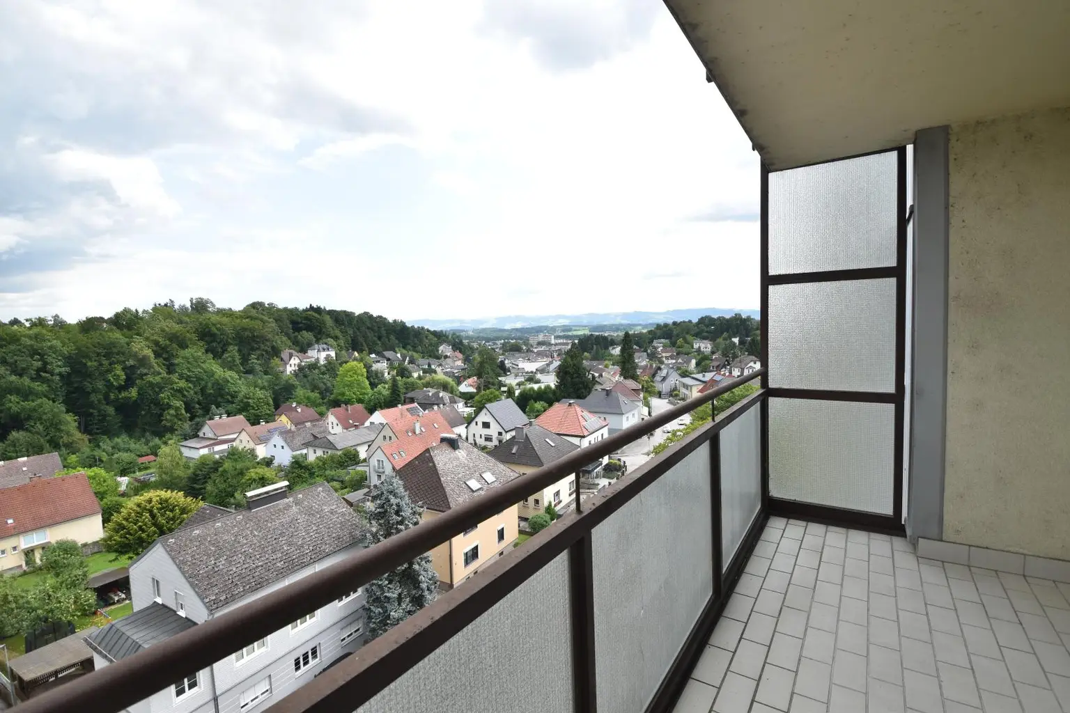 Sanierungsbedürftige Eigentumswohnung mit Loggia