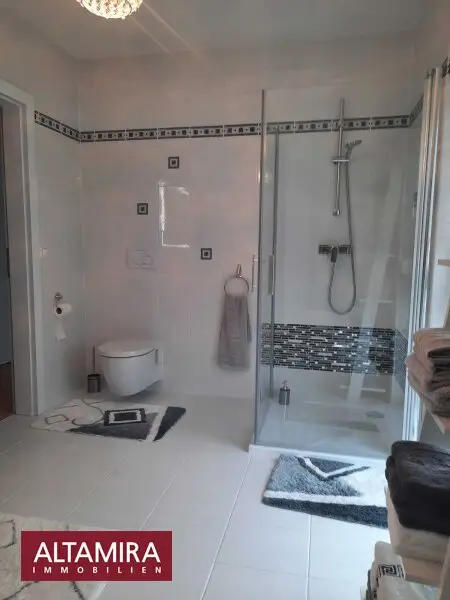 Ruhig und zentral, 4 Zi, sofort beziehbar, Pool
