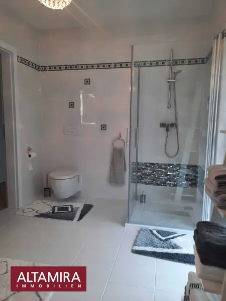 Ruhig und zentral, 4 Zi, sofort beziehbar, Pool