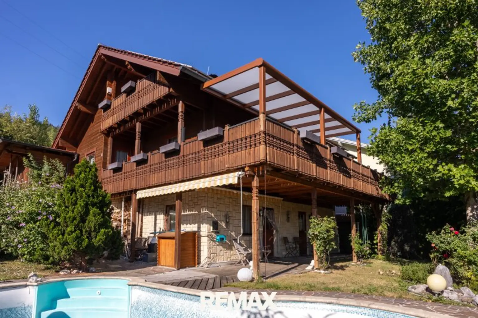 Haus mit Sonnenterrasse und Pool