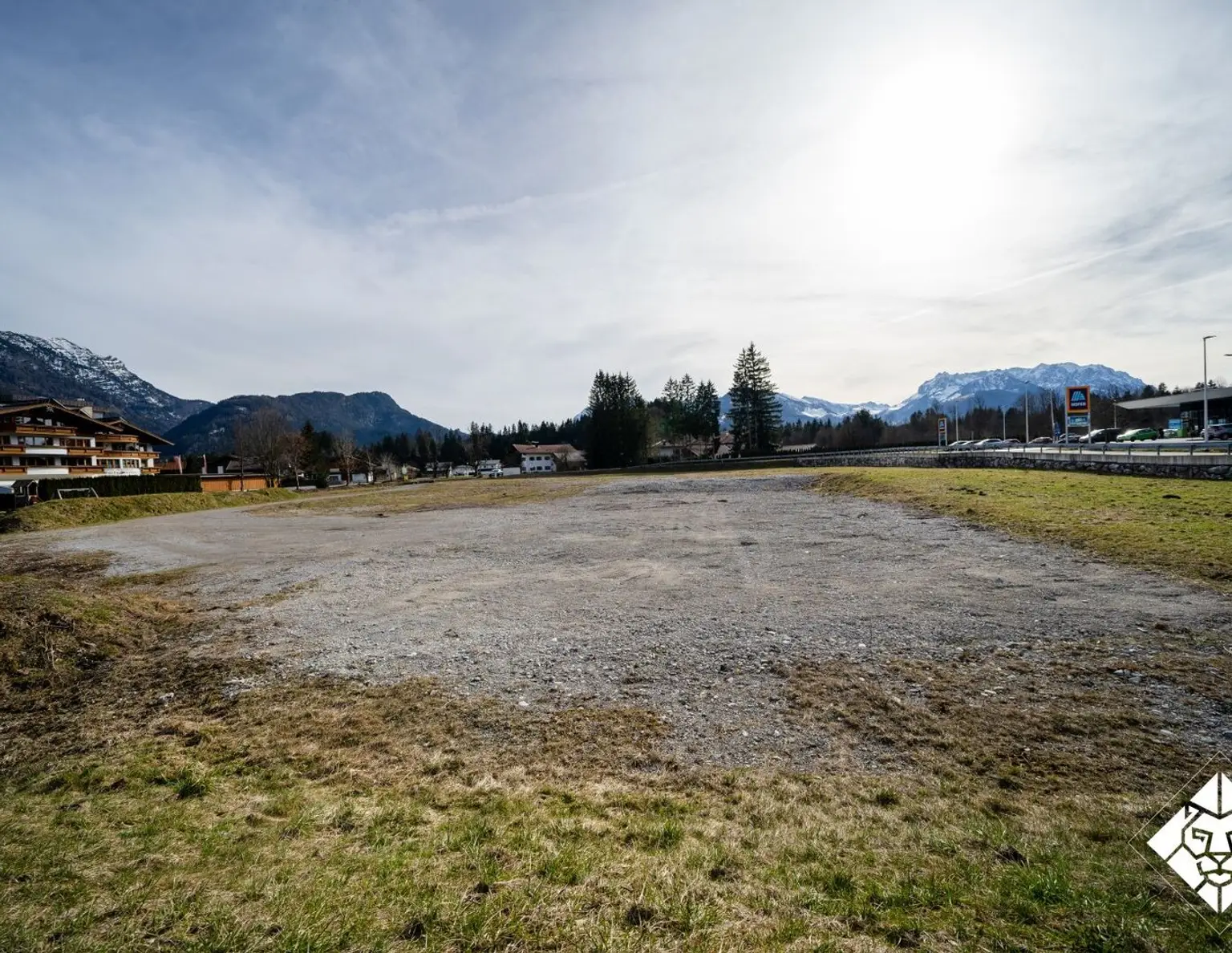 Toplage an der B172: Ihre Gelegenheit zum Kauf eines Gewerbe- und Produktionsgrundstücks in Kössen