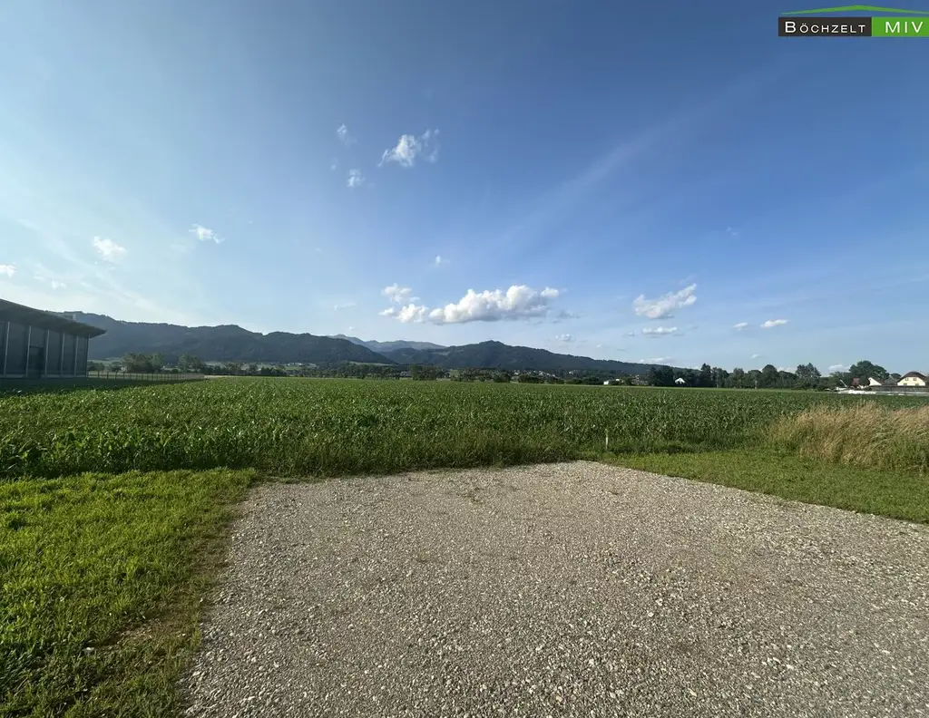 BAURECHT: Gewerbegrundstück mit knapp 32.000 m² in optimaler Verkehrslage +++ Spielberg +++