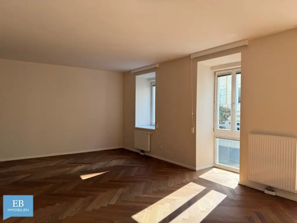 Helle Familienwohnung mit feiner Farbwelt und Fitnessraum im Haus