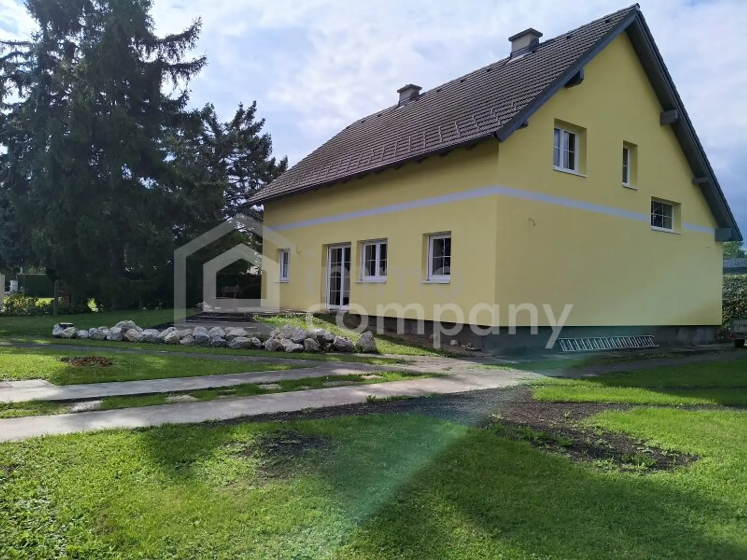 Modernisiertes Einfamilienhaus zum Fertigstellen: Ihr Traumhaus mit riesigem Garten in wunderschöner Lage!