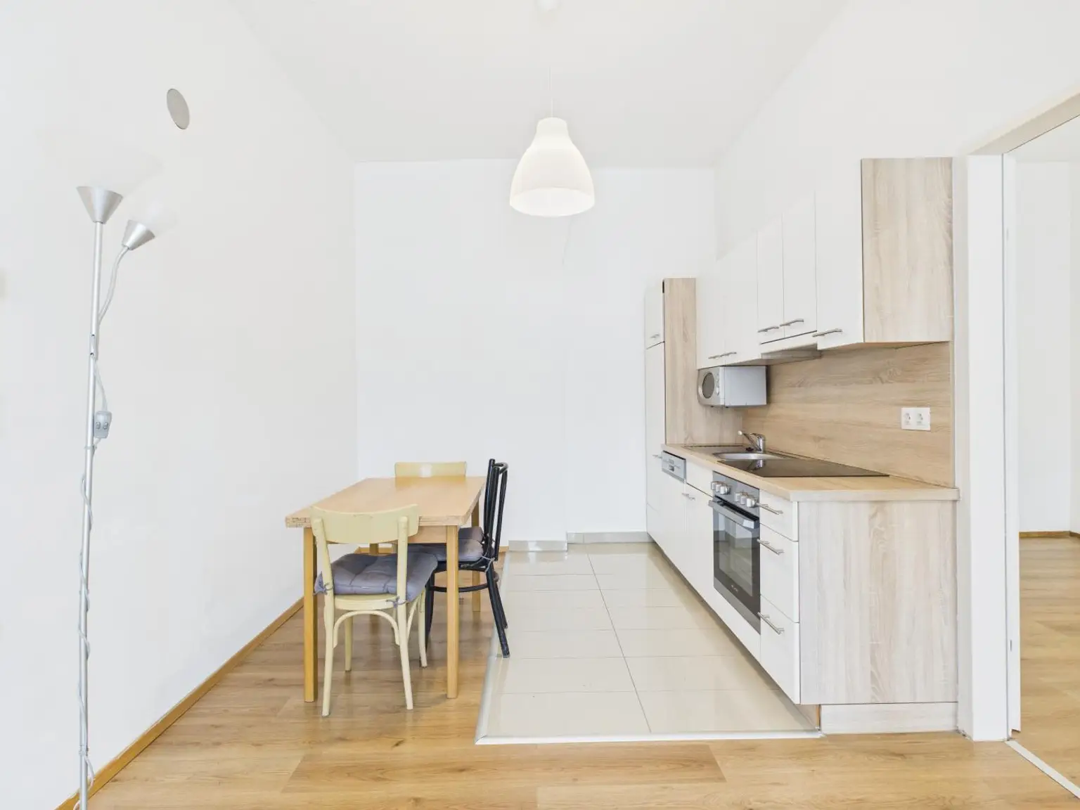 1. Küche, Essbereich