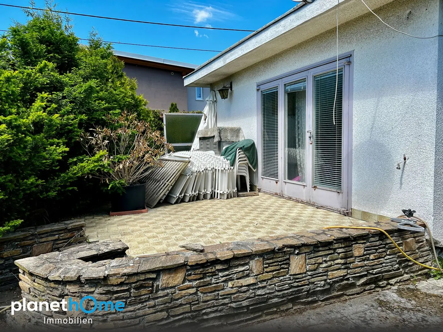 Altbestand mit Terrasse