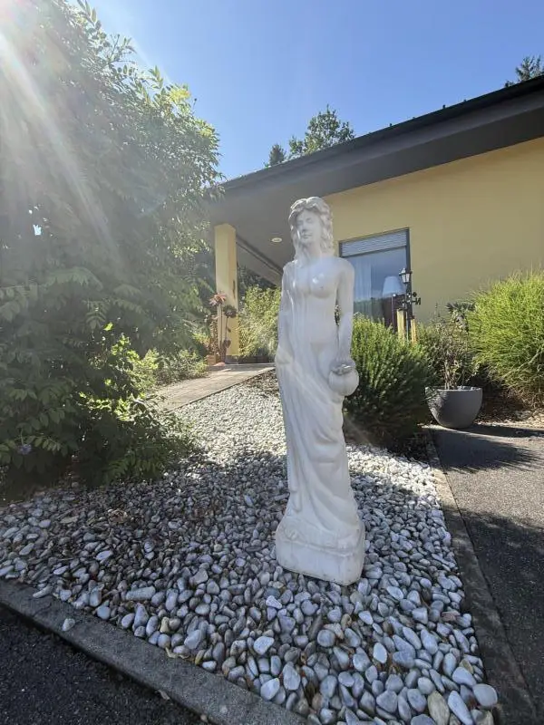 *** Eleganter und stilvoller Bungalow in begehrter Siedlungslage *** unmittelbare Nähe zur Stadt Feldbach ***
