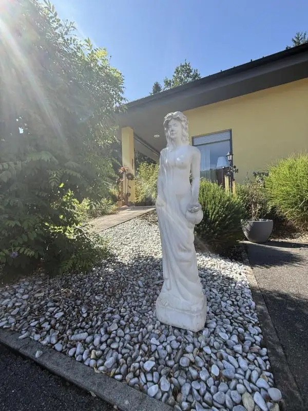 *** Eleganter und stilvoller Bungalow in begehrter Siedlungslage *** unmittelbare Nähe zur Stadt Feldbach ***