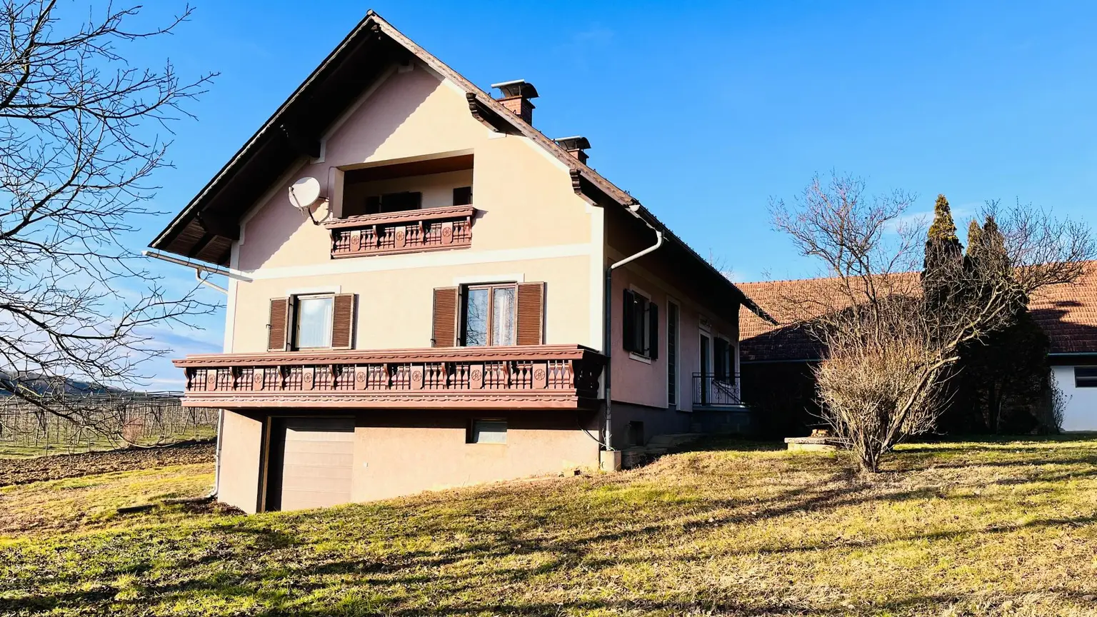 Haus in idyllischer, ruhiger Lage mit großem Nebengebäude und Ausbaumöglichkeiten!
